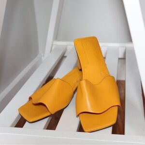 JAGGAR the Label | JAGGAR Block heel mules in Yellow